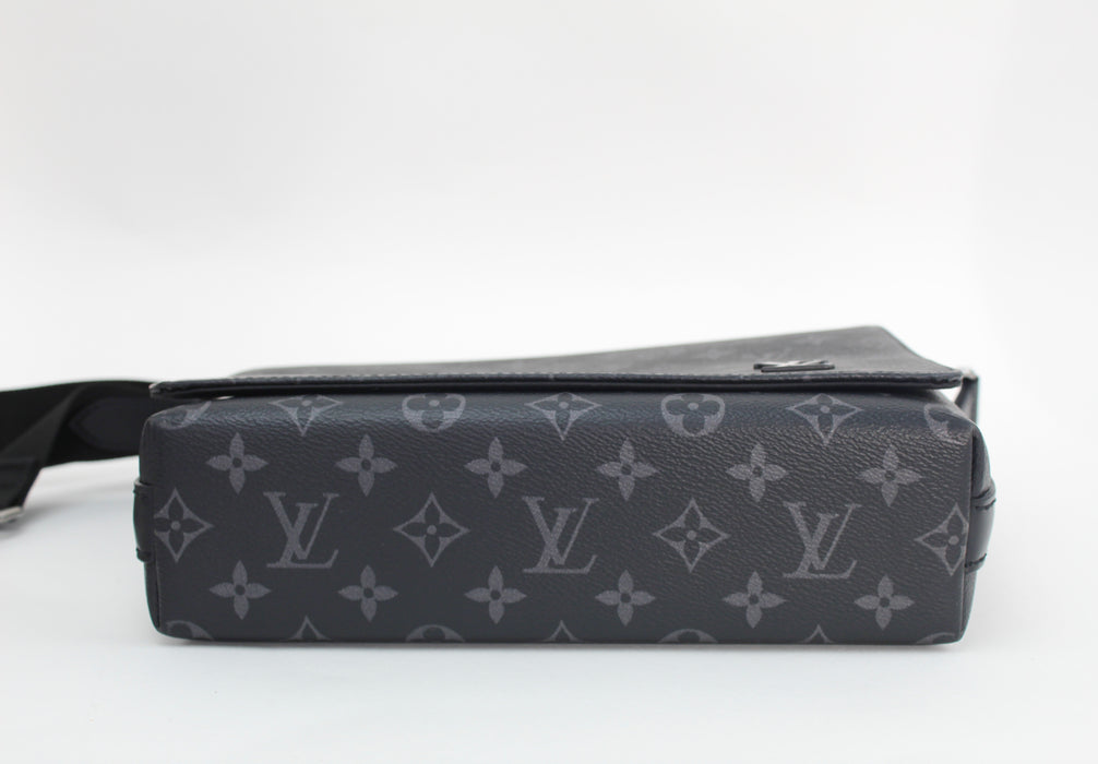 Louis Vuitton District MM Messenger