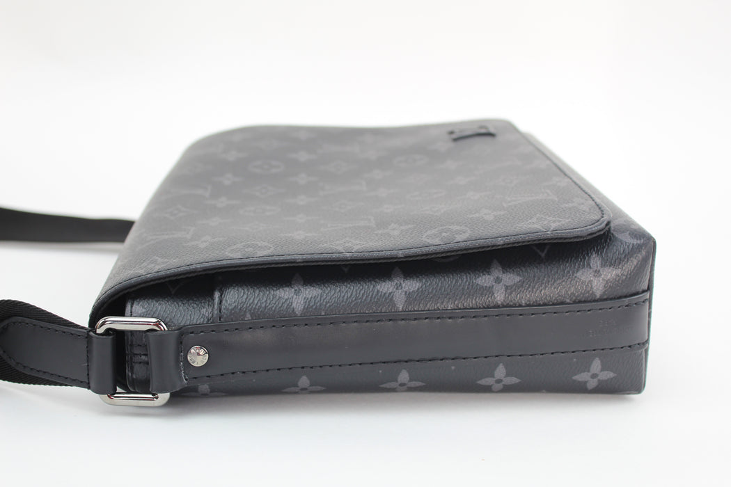 Louis Vuitton District MM Messenger