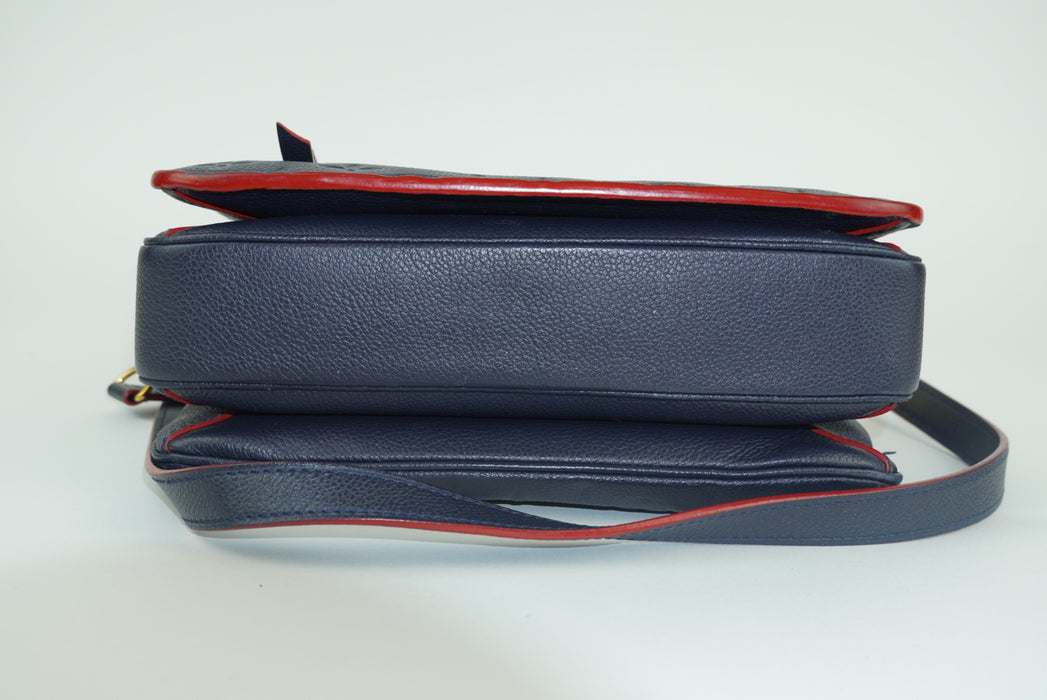 Louis Vuitton Pochette Metis in Navy Blue