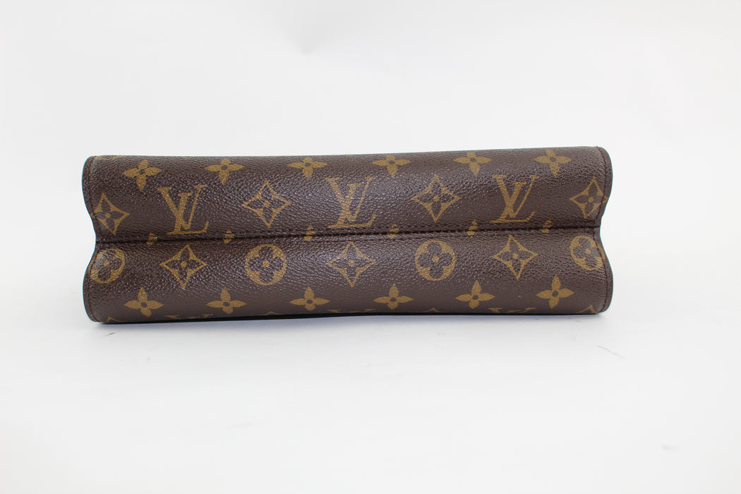 LOUIS VUITTON VICTOIRE SHOULDER BAG