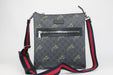 Gucci GG Supreme messenger with tigers