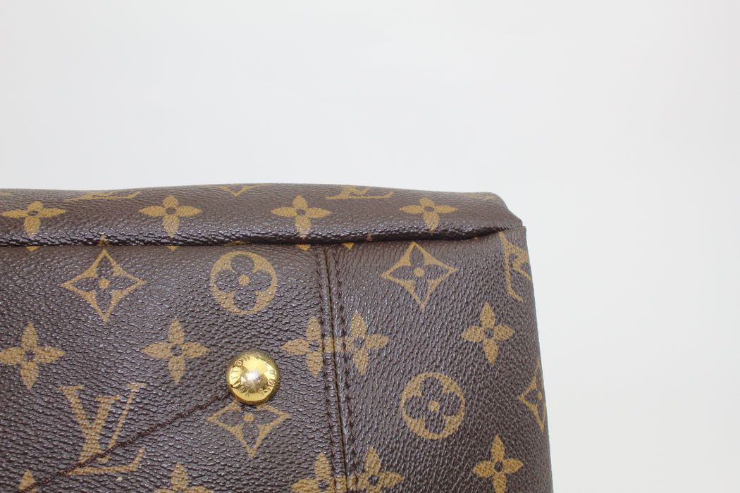 Louis Vuitton Artsy Monogram MM