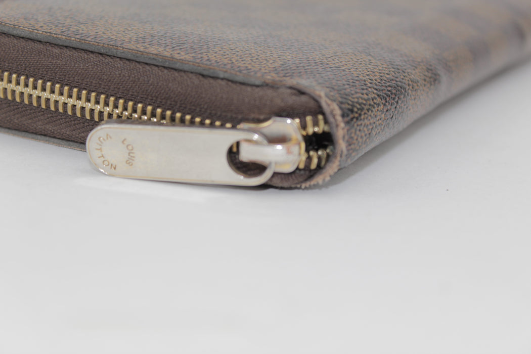 LOUIS VUITTON ZIPPY WALLET