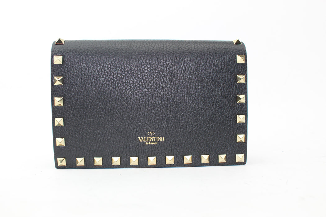 VALENTINO GARAVANI ROCKSTUD SMALL LEATHER FLAP WALLET ON A CHAIN