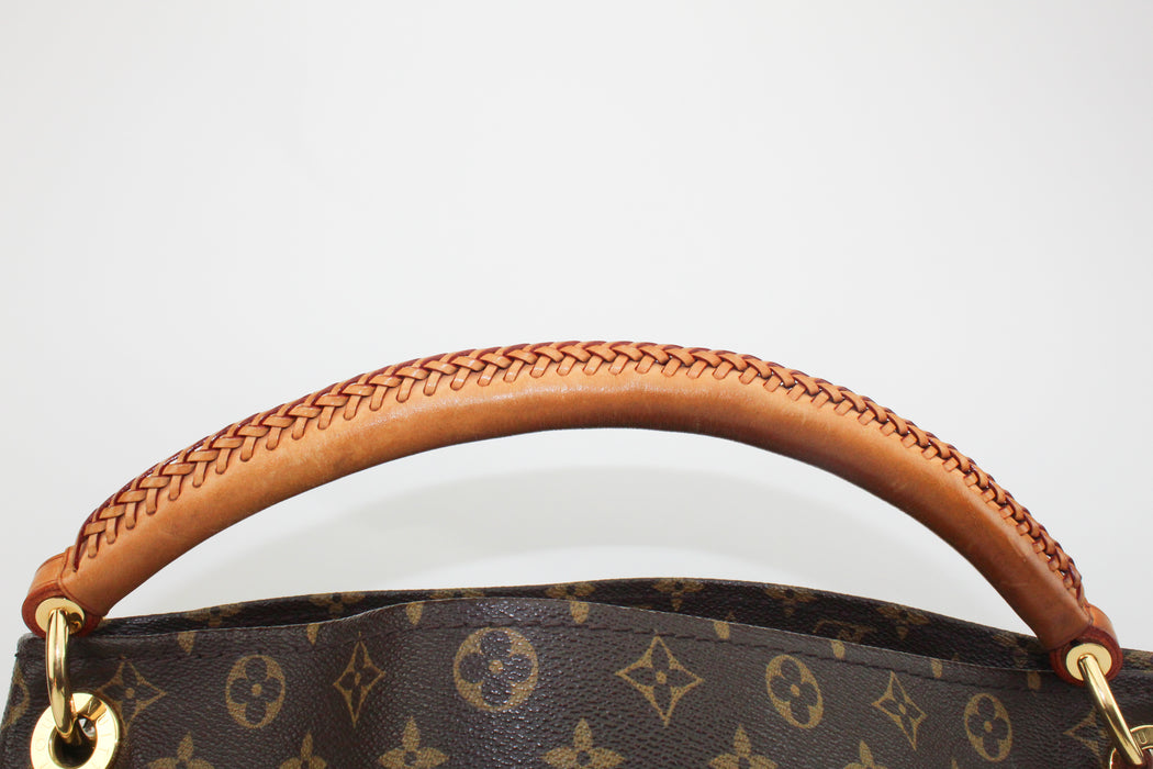 Louis Vuitton Artsy Monogram MM