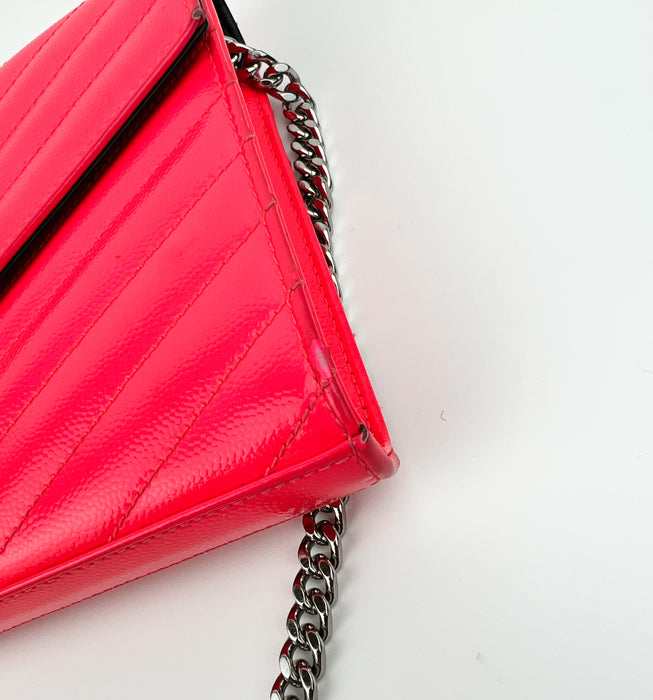 Saint Laurent Monogram chain  bag in Neon Pink