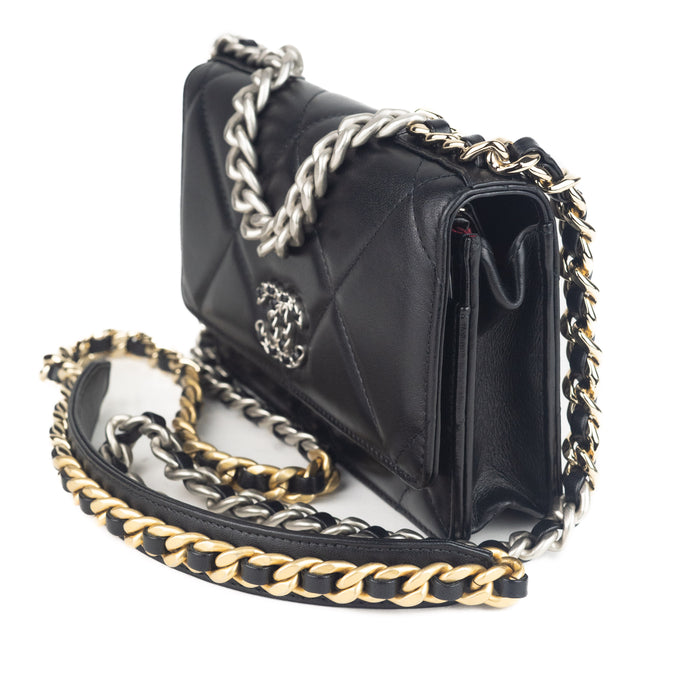Chanel 19 Wallet on Chain in Black