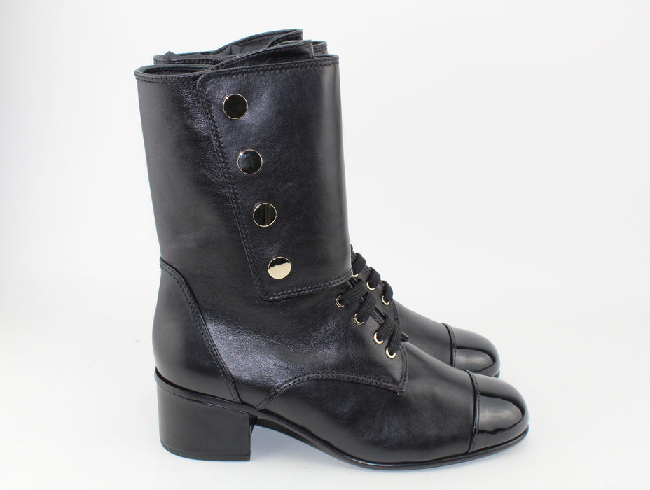 Chanel Iace up Black/patent leather boots