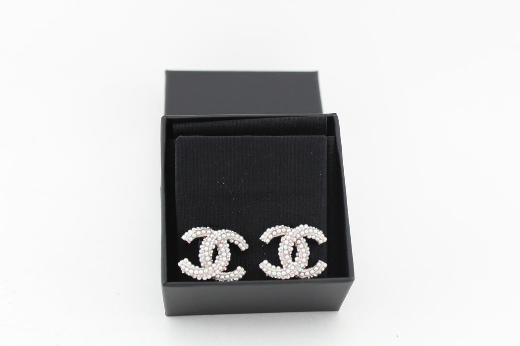 Chanel CC pearl earrings