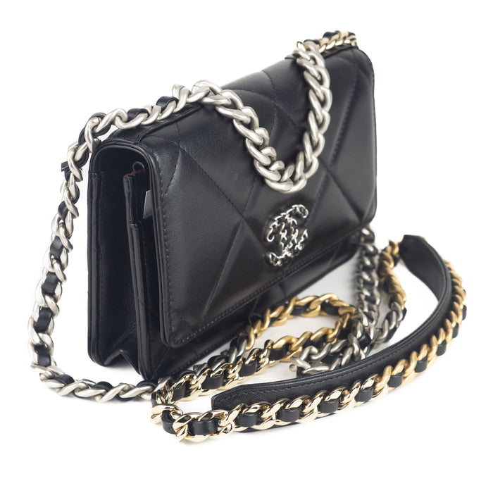 Chanel 19 Wallet on Chain in Black