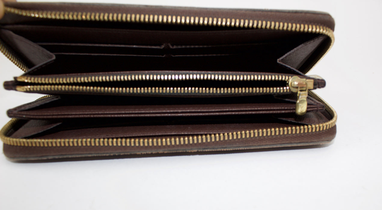 LOUIS VUITTON ZIPPY WALLET