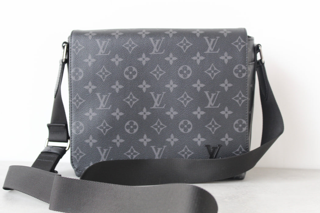 Louis Vuitton District MM Messenger