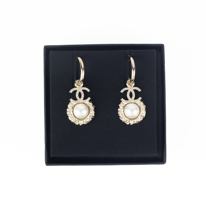 Chanel CC dangling gold & pearl earrings