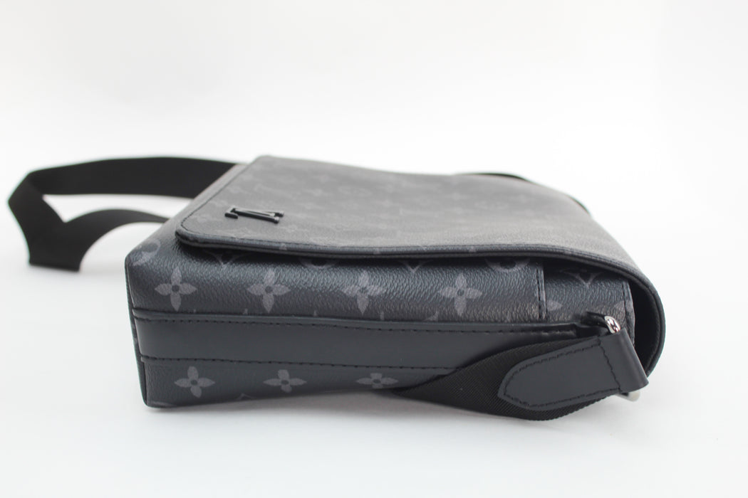 Louis Vuitton District MM Messenger
