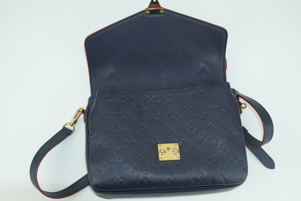 Louis Vuitton Pochette Metis in Navy Blue